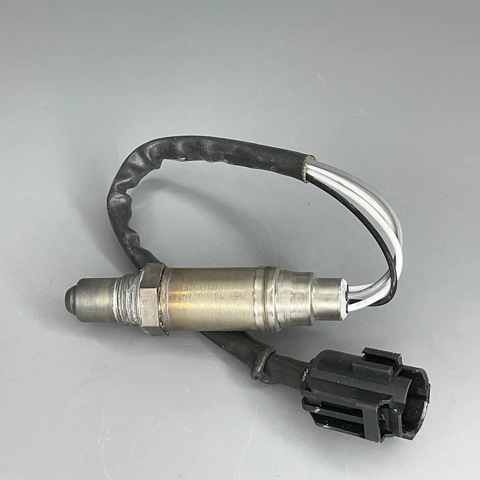 Sensor de oxigênio OE Bosch O2 15297 downstream para 2001 2002 Dodge Stratus 2.4L - Imagem 2 de 4