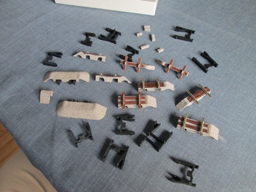 Eisenbahn - Modellbau -  kleiner Sortierkasten mit Gleisteilen - Bild 1 von 6