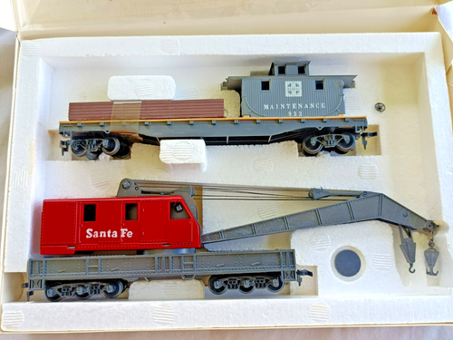 Vintage TYCO HO Scale Santa Fe Operating Crane Car and Boom Tender No. 932 - Picture 2 of 5