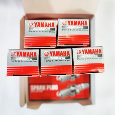 NEW OEM Yamaha Outboard 4 PLUG 94702-00391 LFR5A-11 4Stroke F15 75
