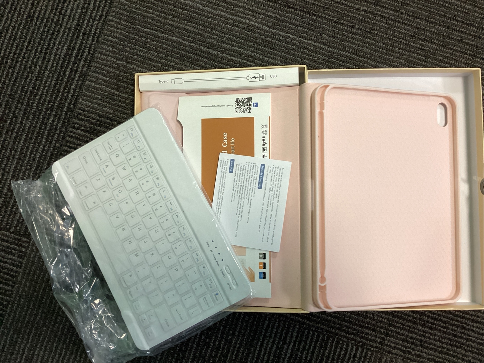 Sleek iPad Keyboard Case for 9th Gen - Enhanced Typing Experience-image