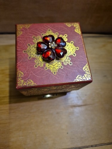 Vintage Punch Studio Triple Milled Luxury Rose Soap Music Box, Red with Jewel - Picture 3 of 16