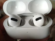Apple AirPods Pro 1. Generation mit Ladecase (Lightning) Weiß A2190