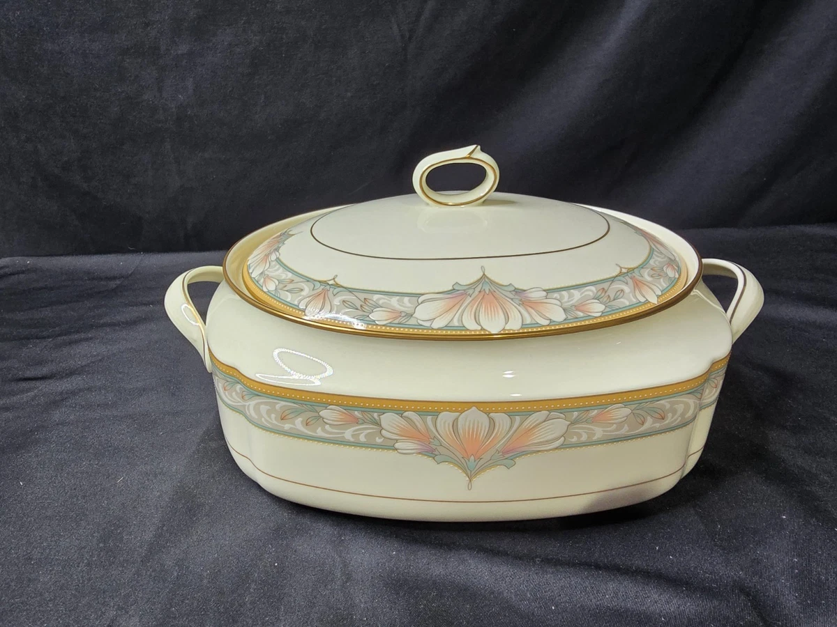 KPM白磁　Covered Vegetable Dish with figure Lot - (7 PCS) KPM PORCELAIN VEGETABLE PATTERN DISHES