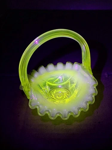 Vintage Fenton Miniature Glass Basket Green Vaseline Uranium Opalescent 4”