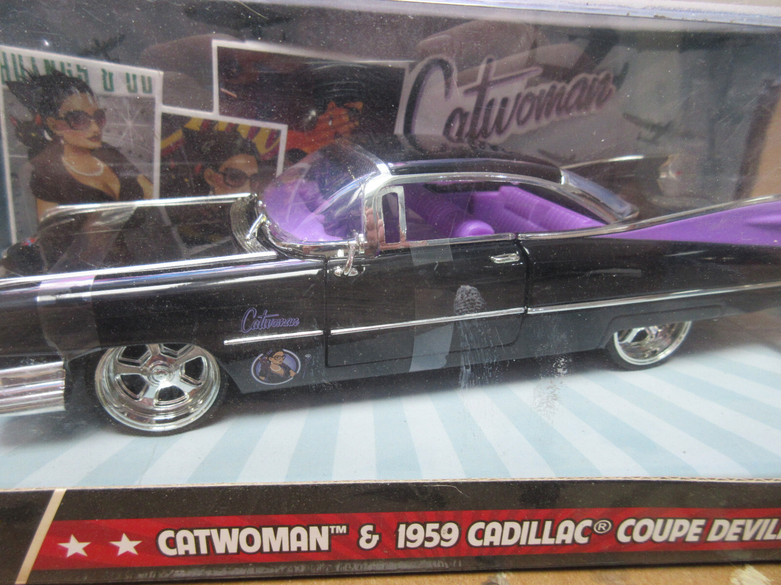Jada Metals Die Cast DC Comics Bombshell Catwoman & 1959 Cadillac Coupe Deville