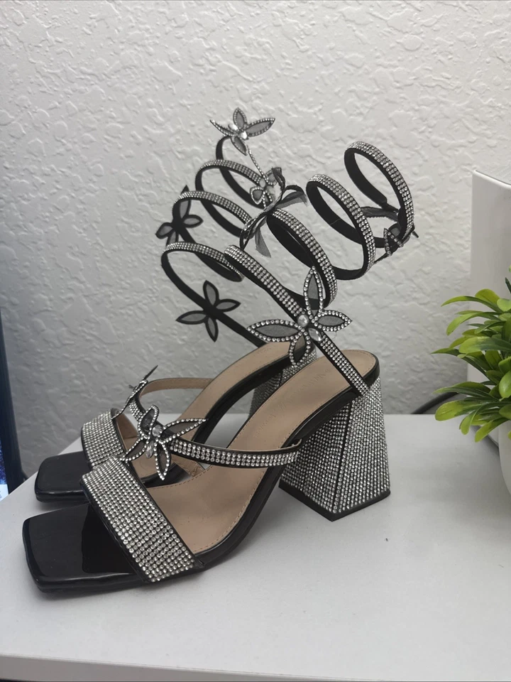 Sandalias de tacón con brillantes y tiras florales - Nuevas Foto 2 de 4