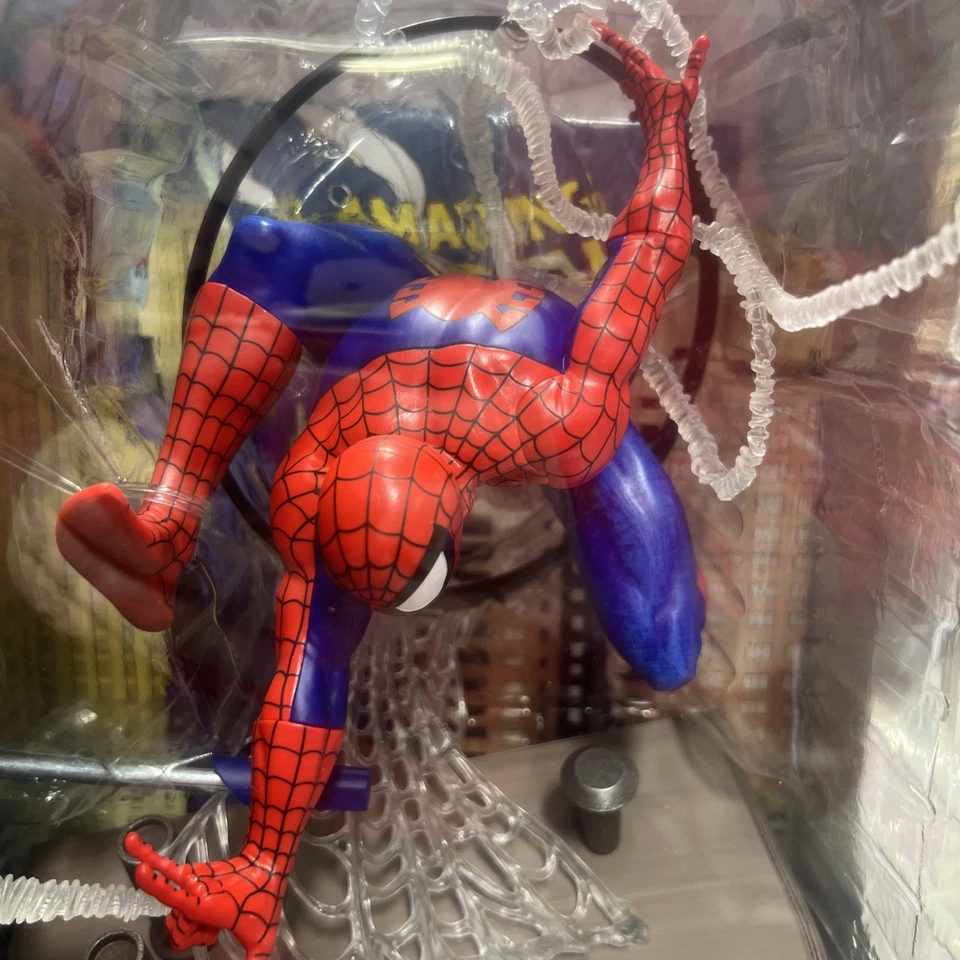 Figura escala 1/6 Marvel Wave 1 The Amazing Spider-Man #301 con cómic McFarlane Foto 3 de 4