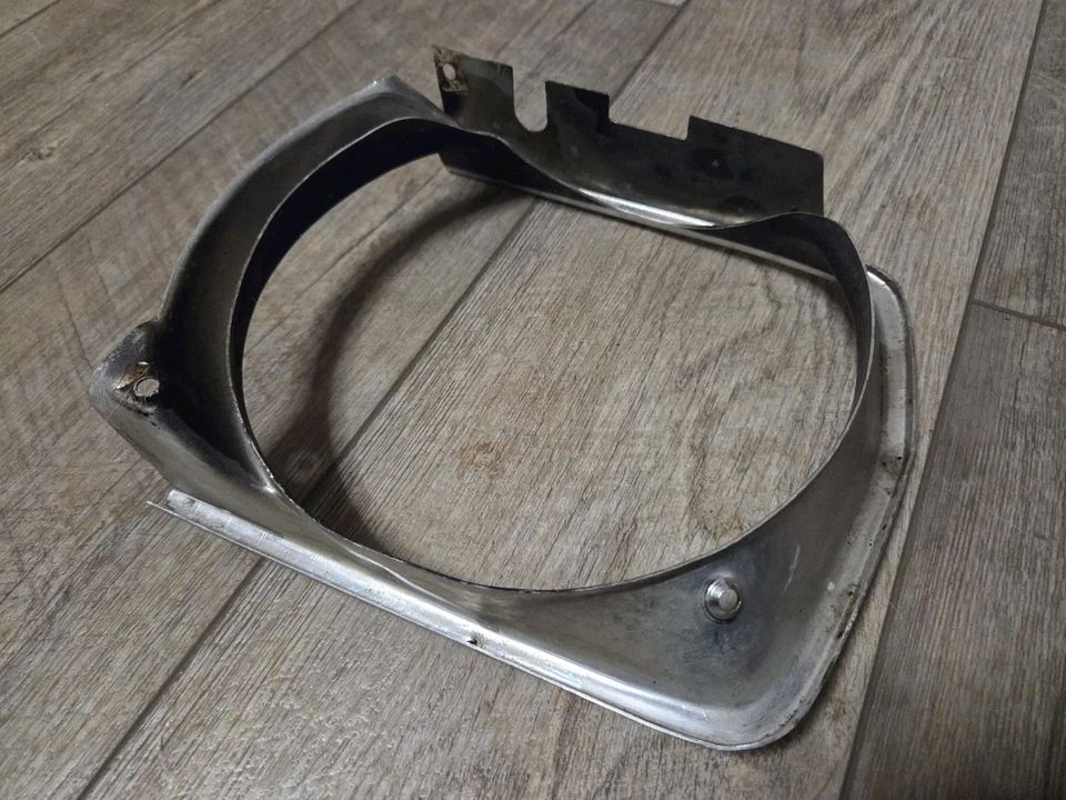 1970 1971 1972 Plymouth Scamp Duster Valiant izquierdo derecho faro bisel OEM Mopar Foto 3 de 3