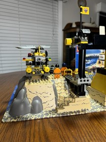 LEGO World City: Coast Watch HQ (7047)