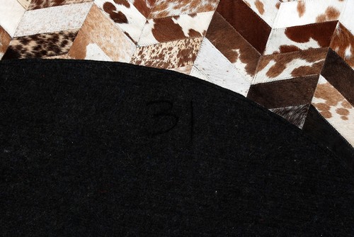 Cowhide Round Patchwork Carpet Handmade Cowhide Carpet Home Décor Cow Skin 31 - Picture 6 of 6