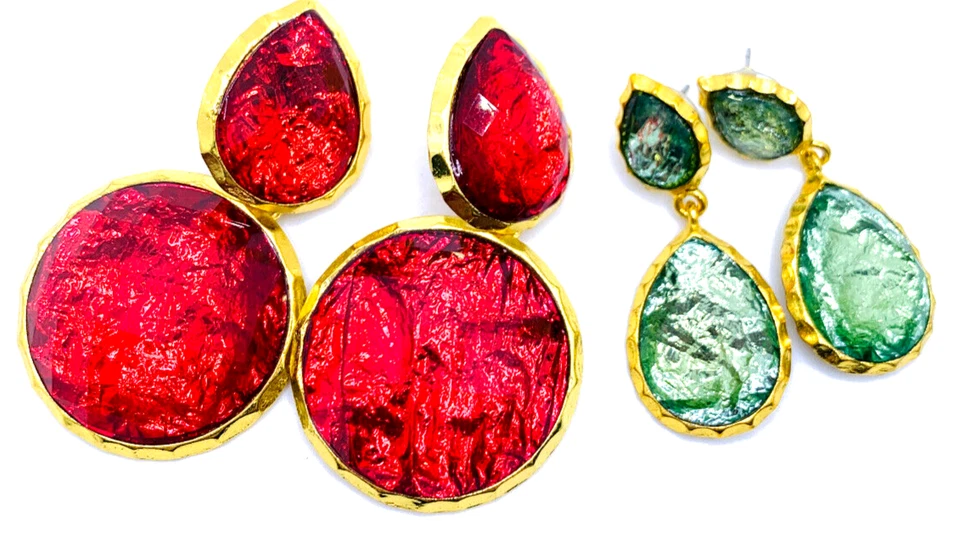 Pendiente Amrita Singh Rojo y Verde Cristal Craquelado Cuelga Lágrima Perforada Lote 2 Foto 2 de 4