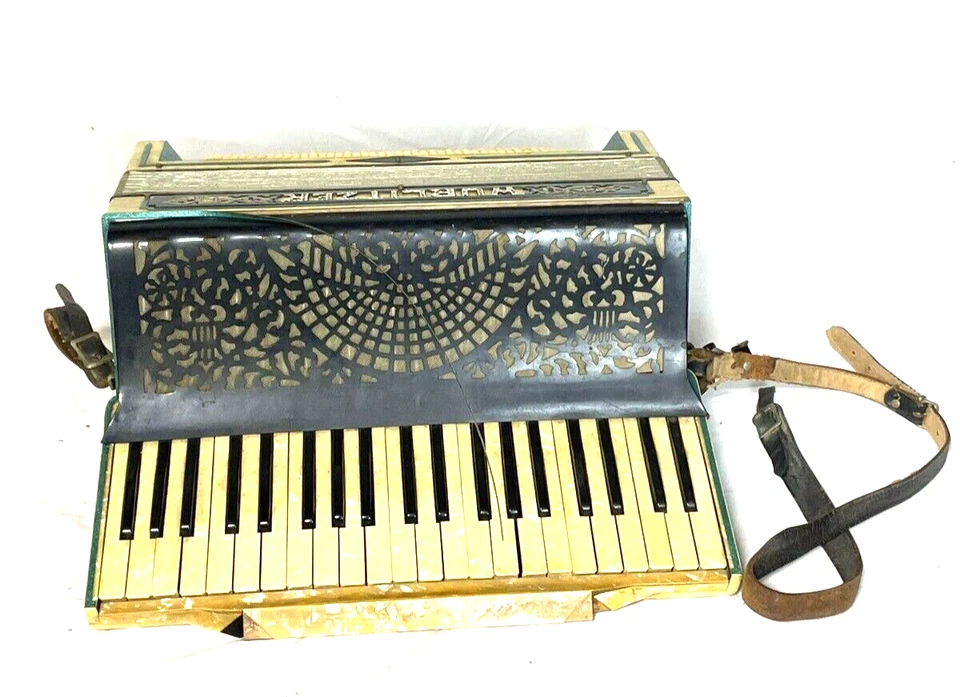 Acordeón Wurlitzer vintage negro/dorado 41 teclas - 120 bajos con estuche Foto 2 de 4