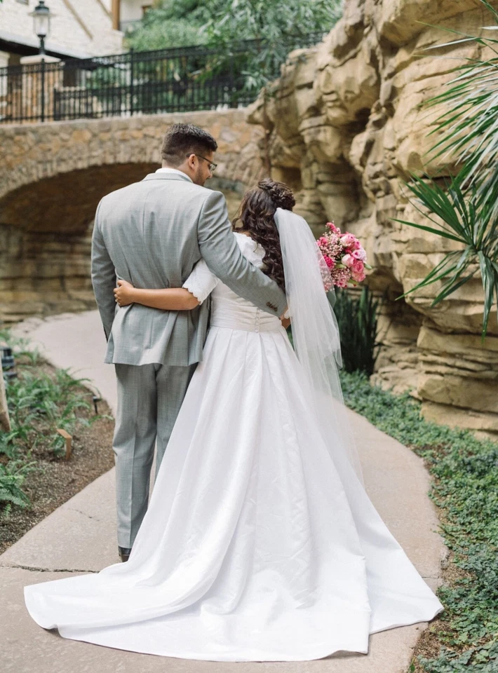 Encantador Vestido de Novia Hecho a Mano - Vestido de Baile con Tren Fluido y Mangas 3/4 Foto 3 de 4