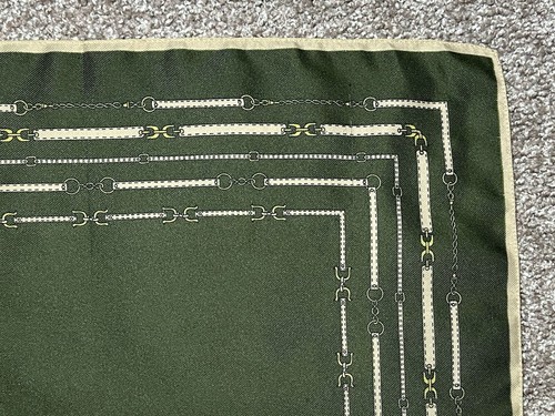 Patricia Paris Women’s Scarf Green Beige Chain Link Print Border (20” x 20”) - Picture 7 of 15