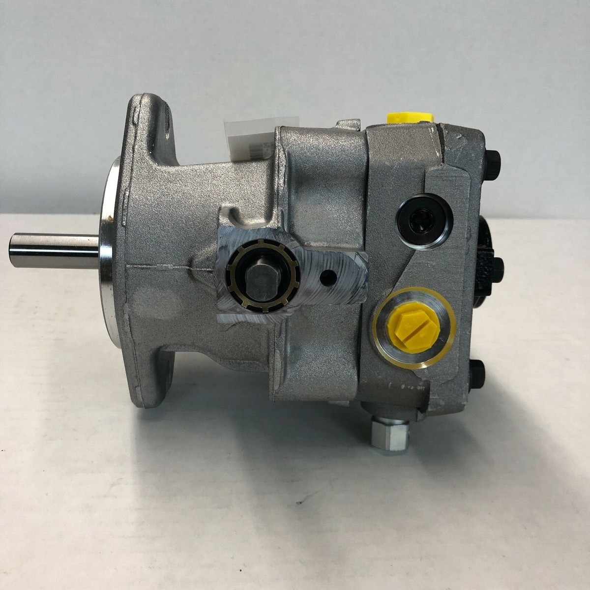HYDRO-GEAR Hydrostatic Pump 10cc - PG Series Model PG-1GQN-DY1X
