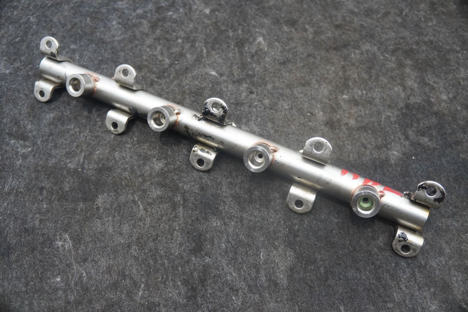 Right Engine High Pressure Fuel Rail Injection Pipe 0P2133316A Lamborghini Urus