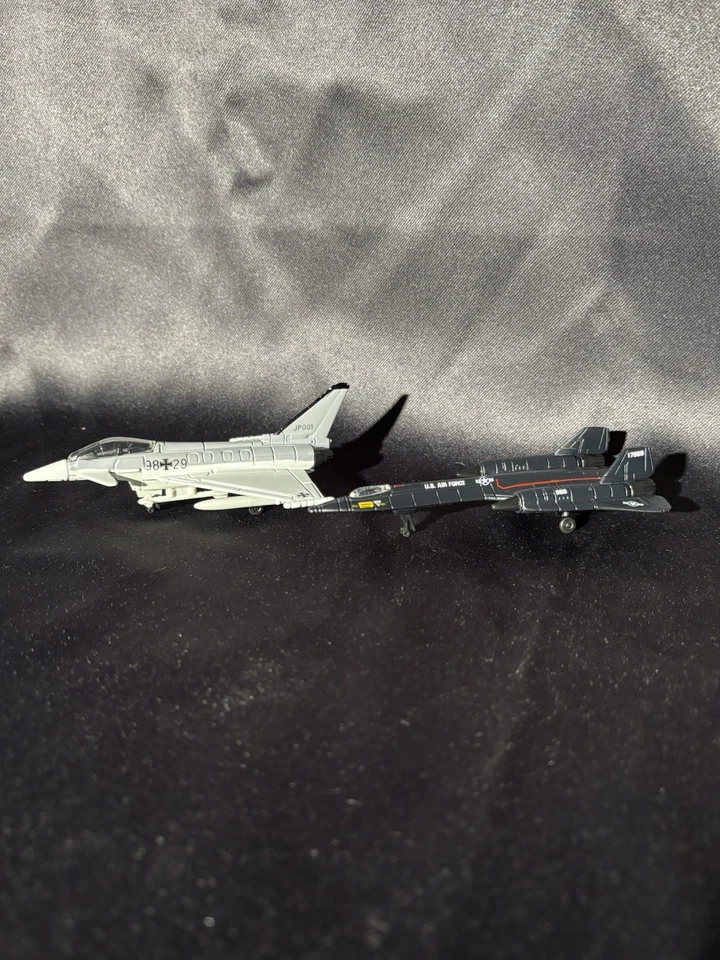 Lote de 2 aviones Maisto - EF-2000 Euro Fighter - SR-71 Black Bird Foto 2 de 4