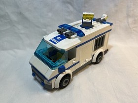 LEGO City Police Prisoner Transport 7286 w/Minifigures, Missing 2 Pieces 2011