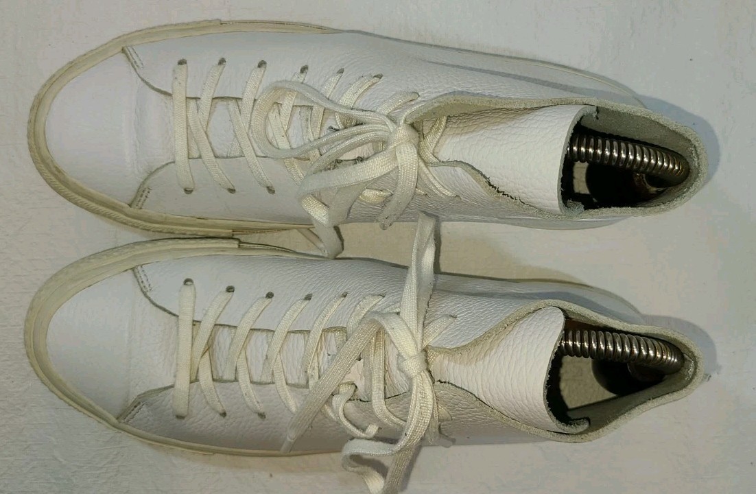 Mens Converse Chuck Taylor All-Star Leather Shoes Size: 7 Womens: 9 Color: White thumbnail 5