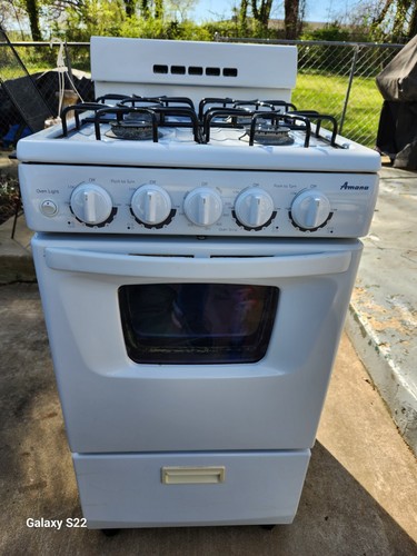 Specialty Small Amana White Gas Stove With 4 Burners (20"inch 2.6 Cu.ft Capacity