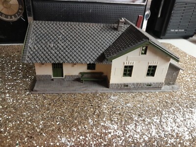 Pola Ho .scale House /station Model Railroad. 