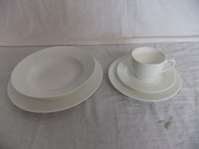 Royal Worcester Serenity, schlicht weiß modern 2E6B #