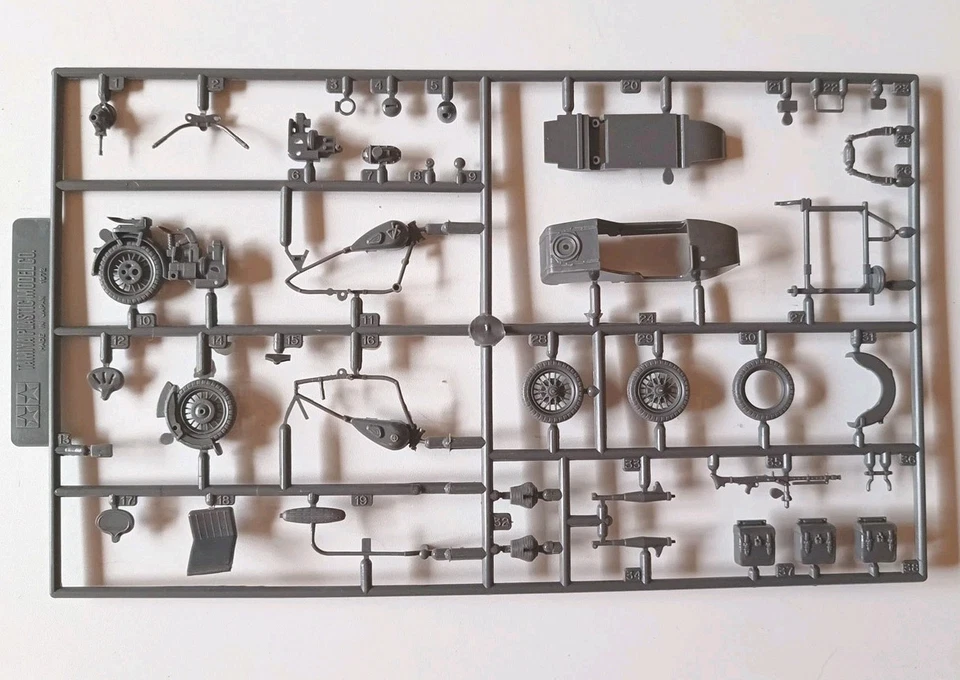 BMW R75 with Sidecar - Tamiya MM116 - Kit 1:35 - Immagine 4 di 4