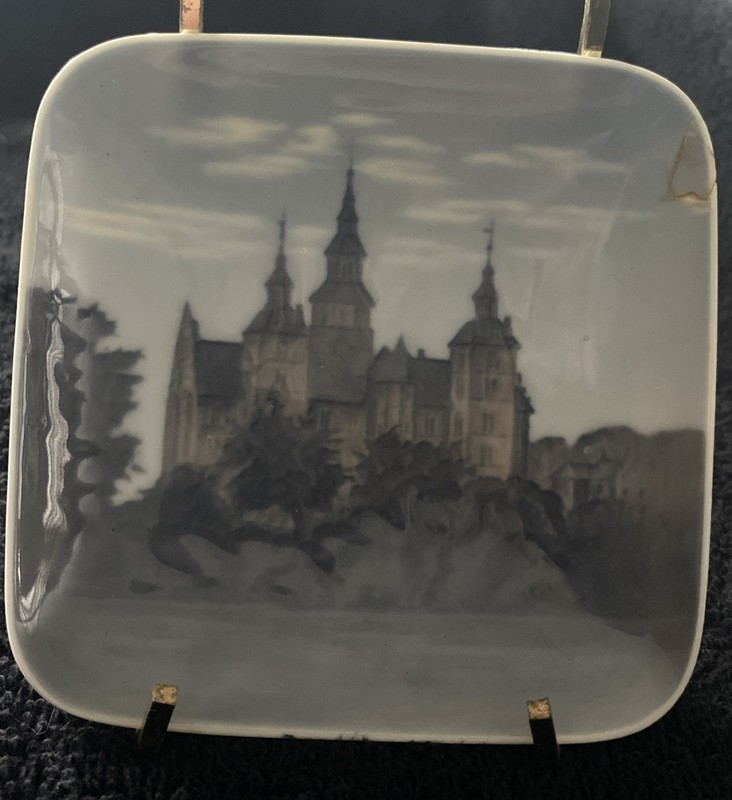 ROYAL COPENHAGEN Porcelain Dish ROSENBORG CASTLE 2929 VINTAGE Denmark