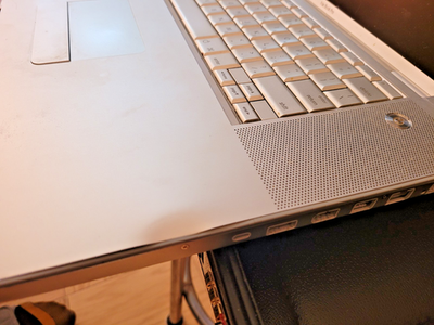 MacBook pro 17inch (core 2duo 2.33) Mint on Mac Book Pro 2009 