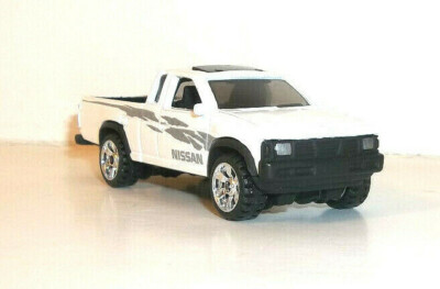 Hot Wheels D21 ミニカー 3台セット Amazon.com: Hot Wheels Nissan Series 3/5 Nissan 300ZX Twin