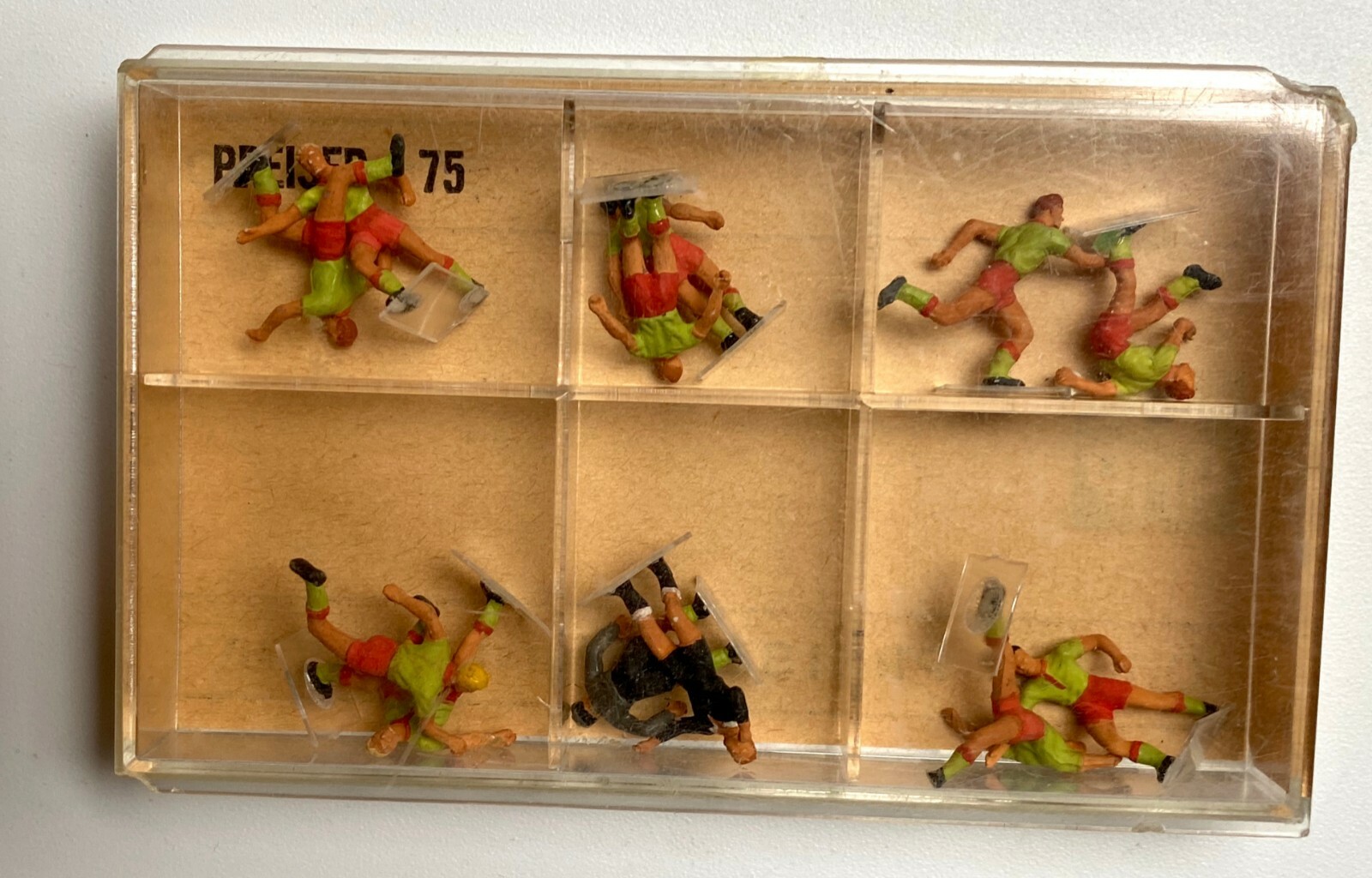 Figurines de footballeurs HO 1/87 Preiser 75 pour maquette