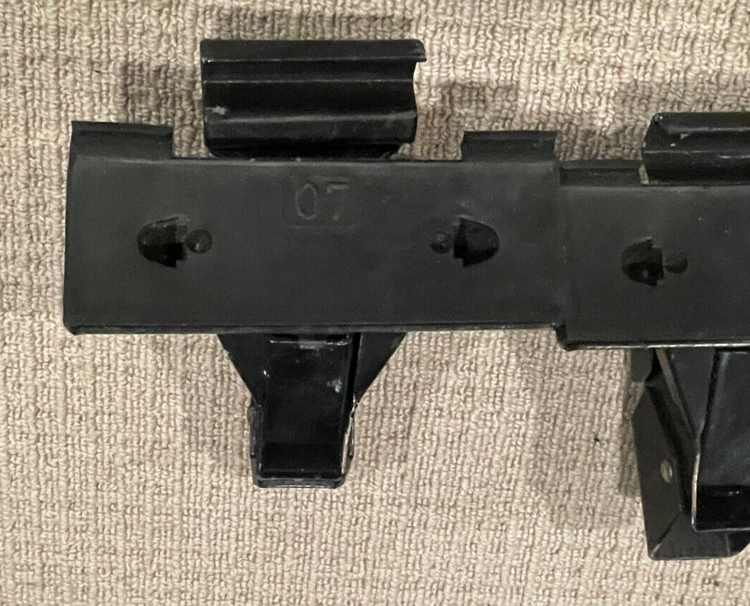 Set of 4 THULE 400 ROOF RACK TOWERS with Mounting Brackets & Pads For