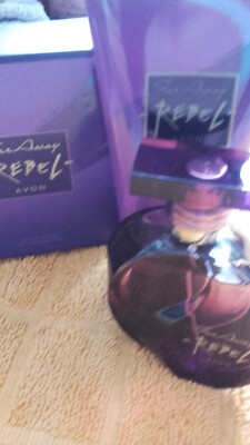 Damenduft  Far Away Rebel mit Körpercreme  von Avon