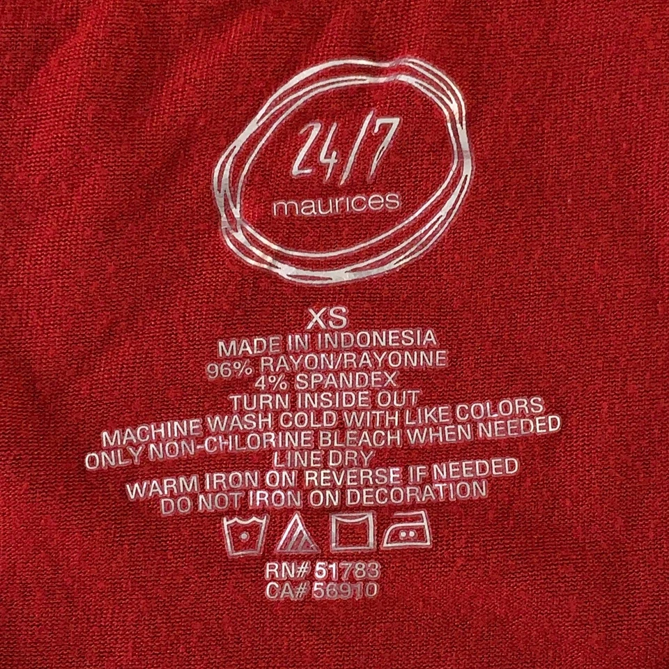 Camiseta sin mangas Maurices para mujer talla XS rojo oscuro estampado tostado cuello en V 24/7 Foto 2 de 4