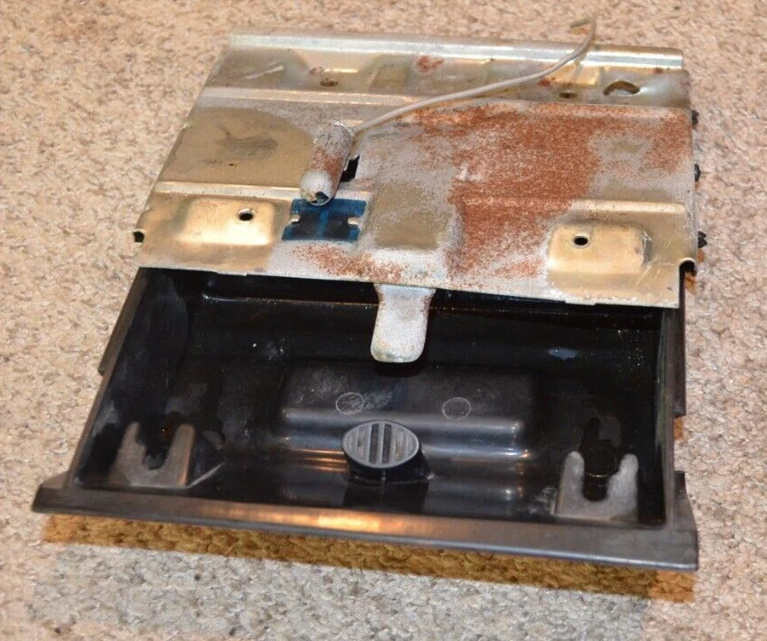 1980-1982 OLDSMOBILE OLDS 98 NINETY EIGHT ASHTRAY ASH TRAY DASH PULL OEM - Imagem 2 de 4