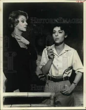 1966 Press Photo Actress Anne Bancroft as a Lady Doctor - hcp22476