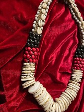 collana rituale tibetana in nacra e conchiglie