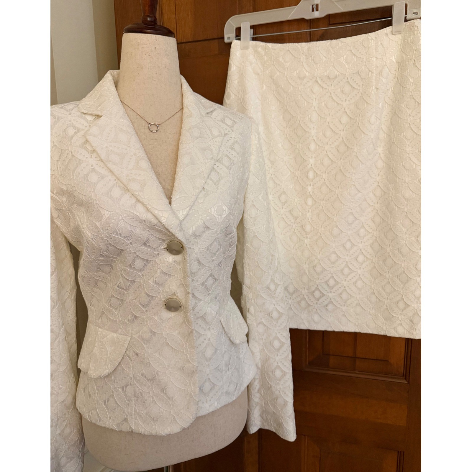 Antonio Melani Pencil Skirt Set Women US 4 Skirt/ US 2 Cream Cotton Lace Jacket