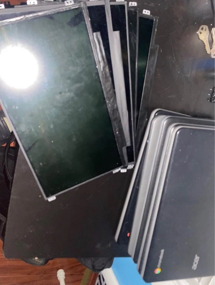 Lot of Acer Chromebooks (For Parts /Repair) - Mixed Condition - Image 3 of 3