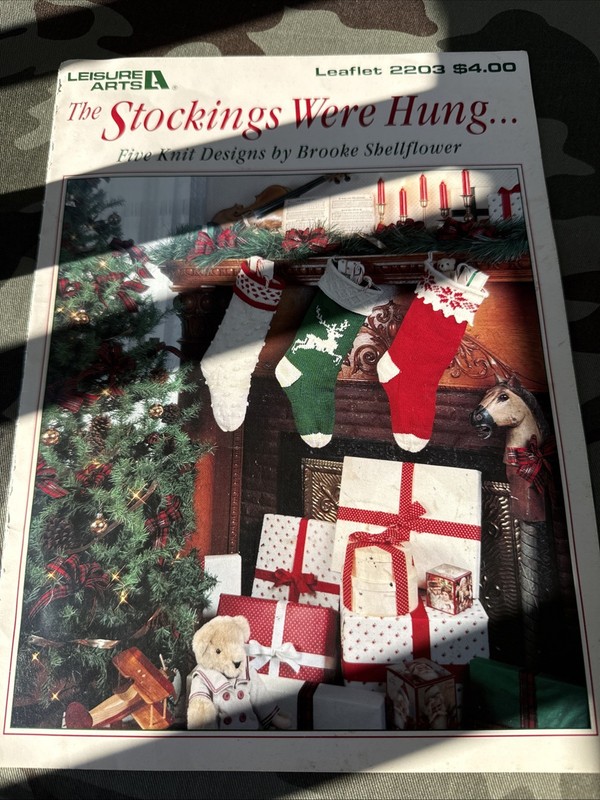 Leisure Arts 2203 The Stockings Were Hung