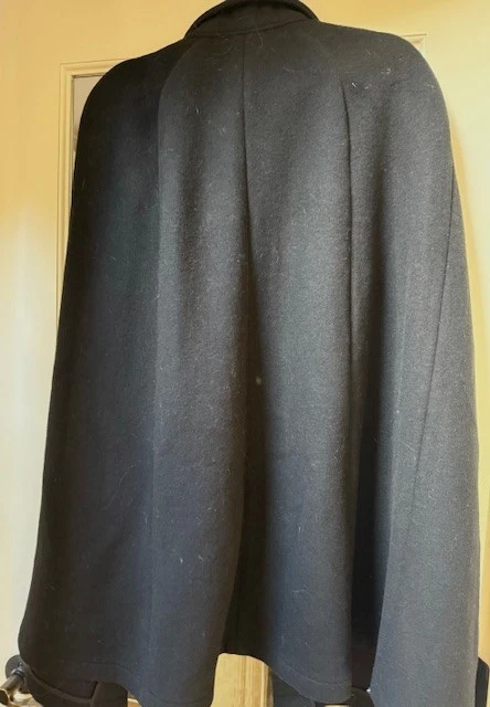 Capa Dillard's Invierno Cuello Negra Talla Única Lados Divididos Para Mujer Lana Botón Foto 3 de 4