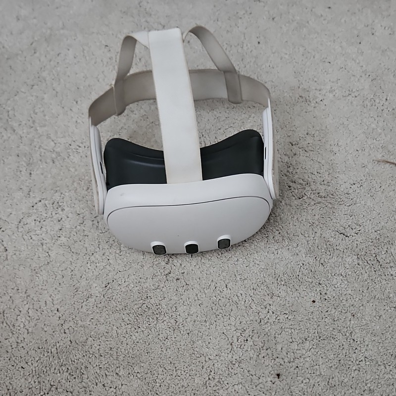 Meta Quest 3 Standalone VR Headset White 120Hz 110° FOV USB-C Bluetooth