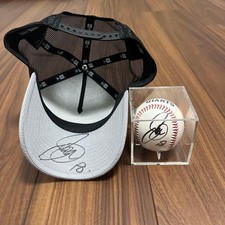 Yomiuri Giants Giant pitcher Tomoyuki Kanno Autographed ball Autographed cap