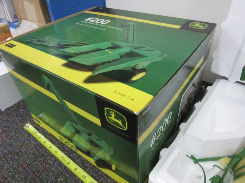 John Deere SpecCast #200 1:16 Two Row Corn Picker Resin Replica - Image 3 of 4