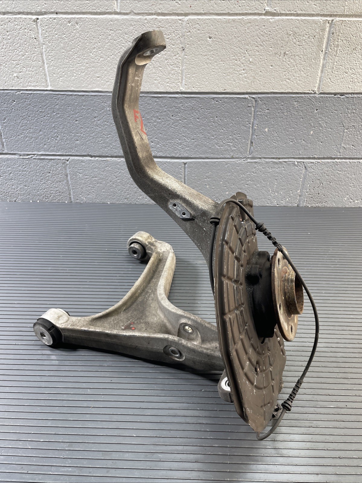 2013-2024 Maserati Ghibli M157 3.0L RWD Front Right Steering Knuckle 82K Mil OEM
