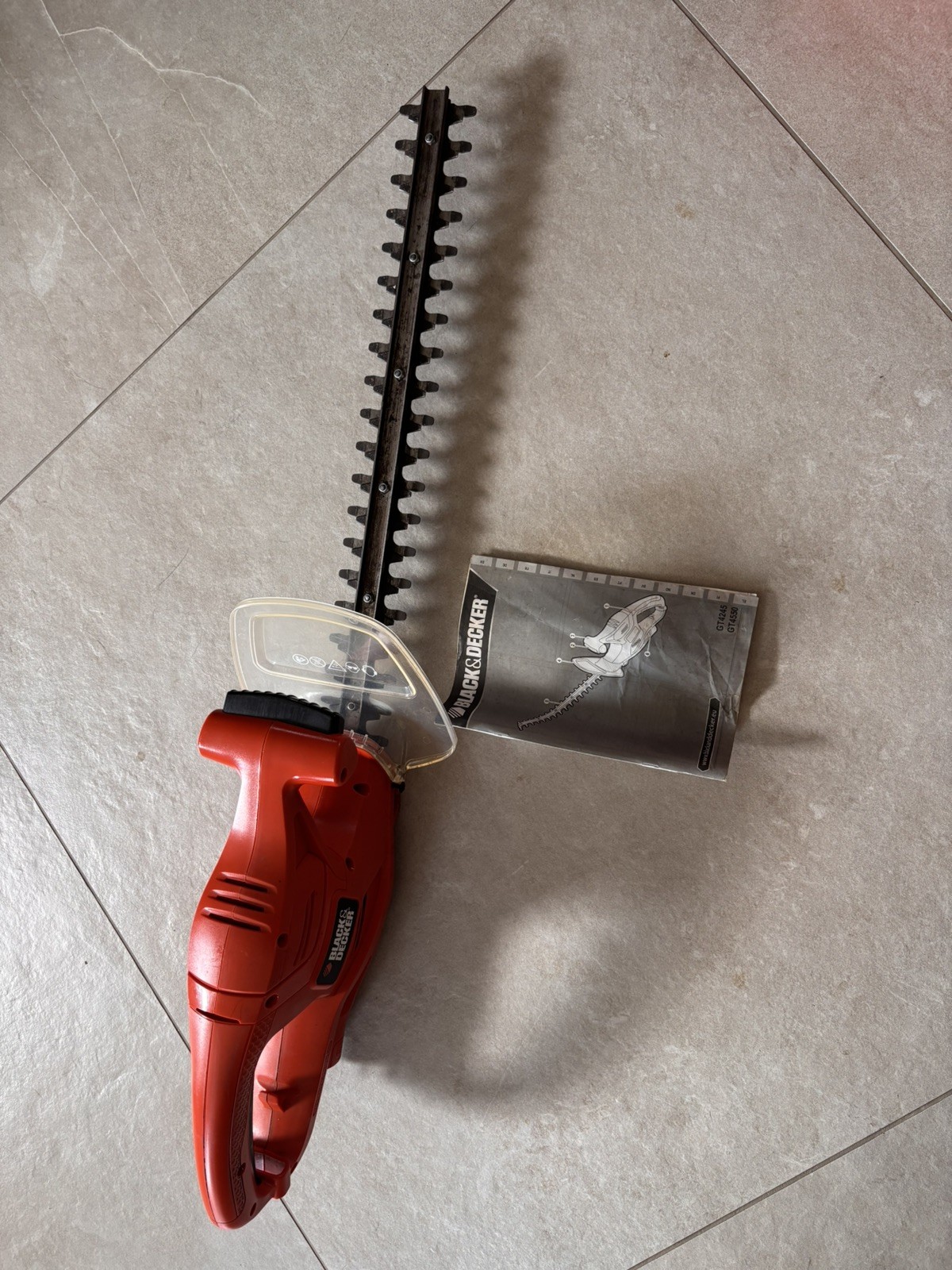tagliasiepe elettrico BLACK AND DECKER