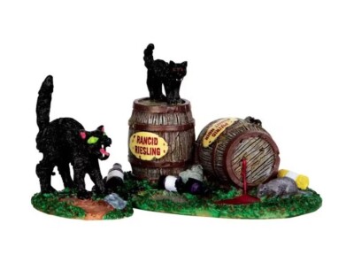 LEMAX SPOOKY TOWN WINE BARRELS SET OF 2 BLACK CATS RANCID RIESLING WINE #34611