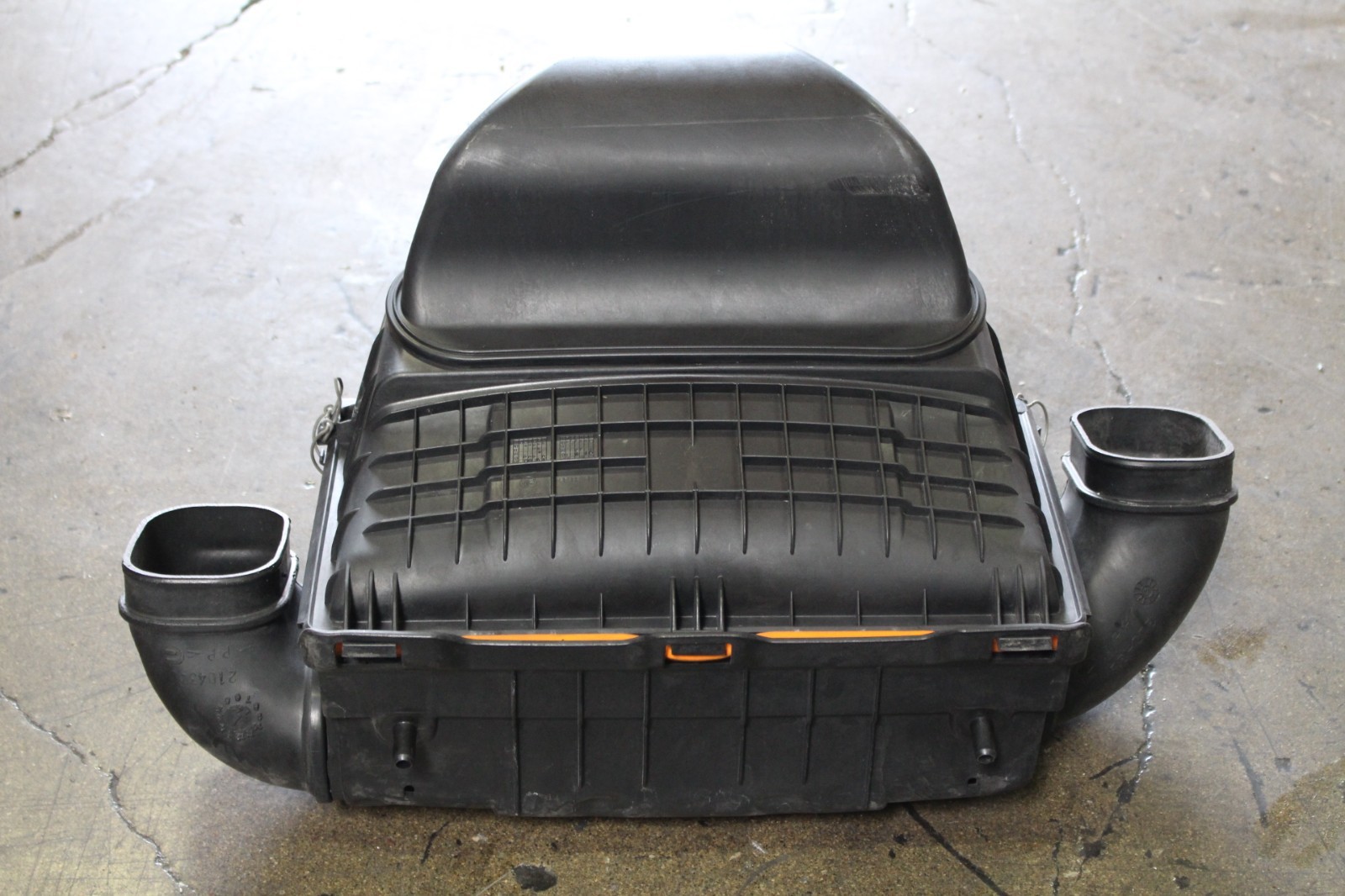 Maserati GranTurismo Air box top P/N 232607