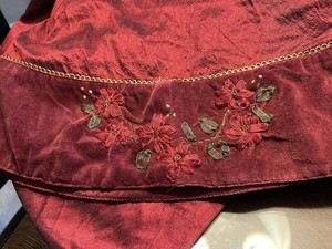 VTG Burgundy Red Holiday Xmas Velvet Trim Embroidered Tablecloth 70" ROUND NEW